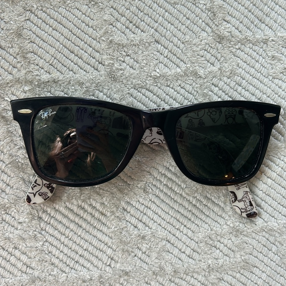 Ray-Ban Wayfarer Classic Unisex Black Polarized Sunglasses